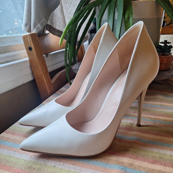 White High Heel Pumps - Picture 1 of 8